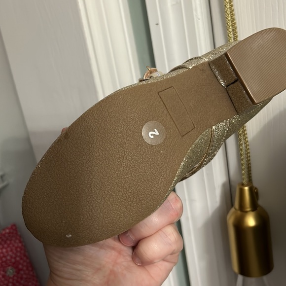 NWT- INC - Jade Beige Gold sparkly Shoe - Size 2 M - Picture 5 of 9